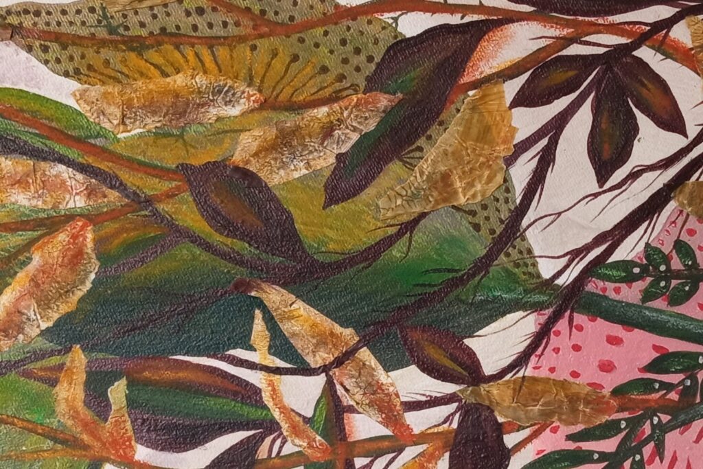 Acrílica, pastel oleoso e papel vegetal sobre tela, 28 x 67 x 2 cm. Foto: Reprodução/Site da artista